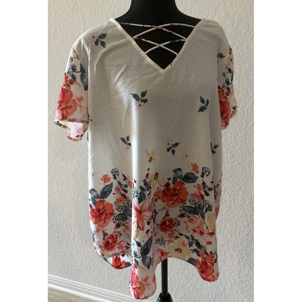 Sweet Rain 1X White Floral Blouse Criss Cross Lattice V-Neck Short Sleeve Top